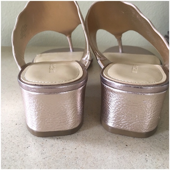 MARC FISHER GOLD SANDALS - Picture 4 of 6